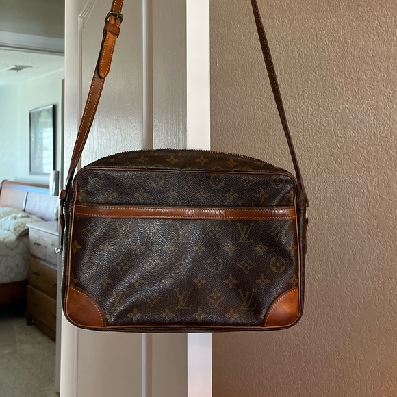 VINTAGE LUIS VUITTON TROCADERO 30 MONOGRAM CROSSBODY BAG - Picture 14 of 16